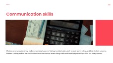 Template Presentasi Pelatihan Audit Internal Profesional Berwarna Merah